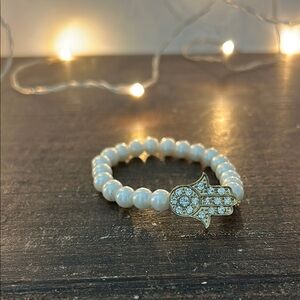 Elegant Pearl Bracelet with Gold Hamsa Charm
